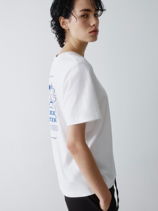 футболка с объемным принтом из россии вид сбоку