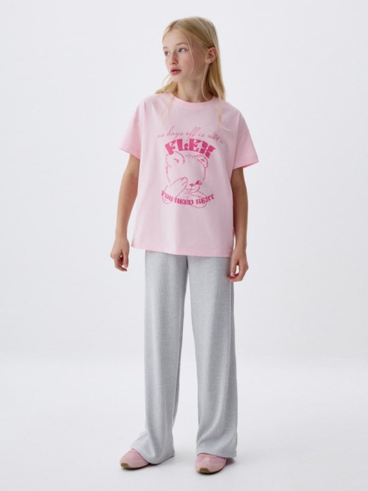 футболка с принтом для девочек от бренда sela вид слева