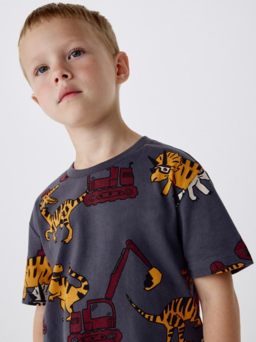 футболка с принтом для мальчиков из россии вид сбоку