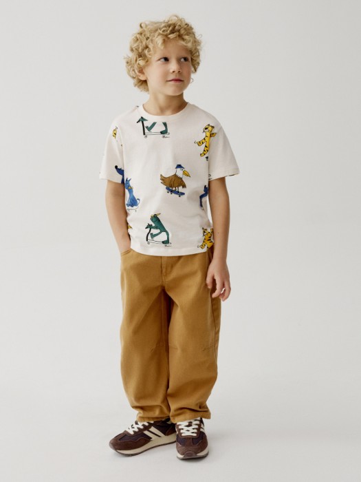 футболка с принтом для мальчиков от бренда sela вид слева