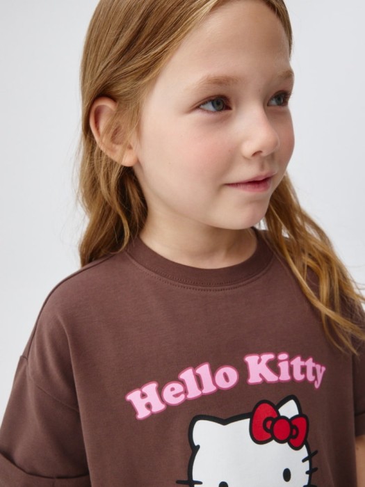 футболка с принтом hello kitty для девочек из россии вид сбоку