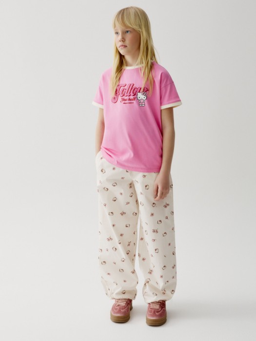 футболка с принтом hello kitty для девочек от бренда sela вид слева