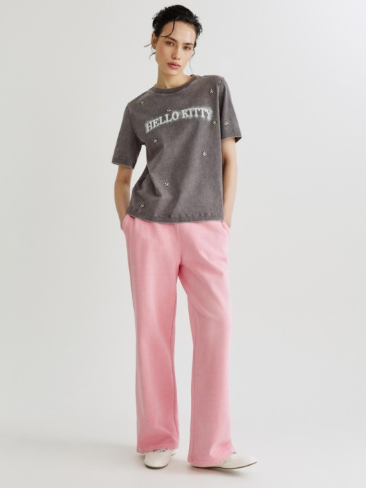 футболка с принтом hello kitty с кислотной стиркой от бренда sela вид слева