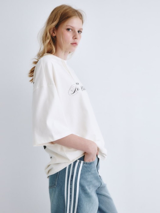 футболка с принтом и вышивкой из линейки  young из россии вид сбоку