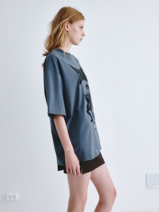 футболка с принтом и вышивкой из линейки  young по цене 1299 руб вид справа