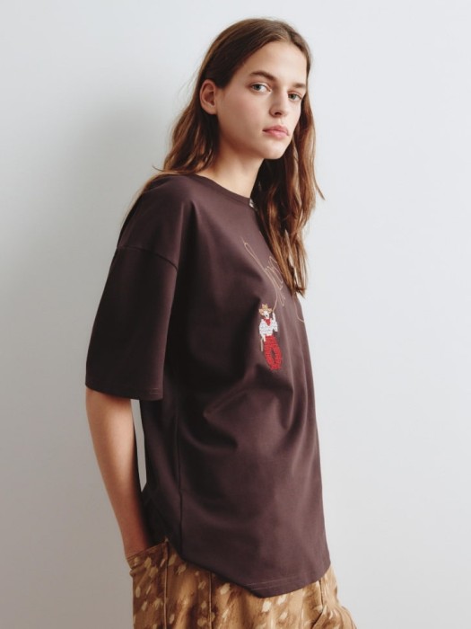 футболка с принтом и вышивкой из линейки  young по цене 1499 руб вид справа