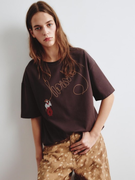 футболка с принтом и вышивкой из линейки  young из россии вид сбоку