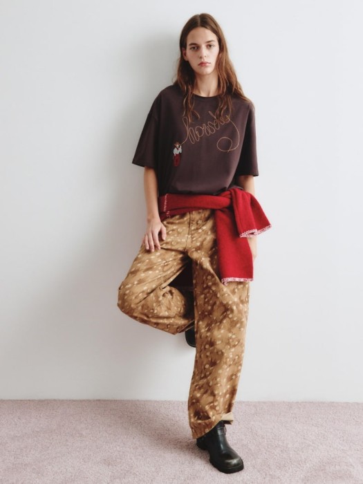 футболка с принтом и вышивкой из линейки  young универсального стиля с лицевой стороны