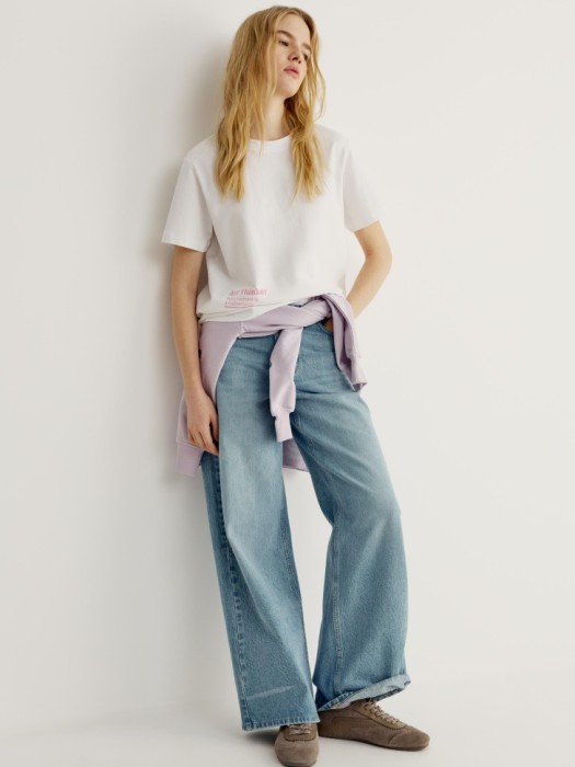 футболка с принтом из коллекции art people с адель левитовой от бренда sela вид слева