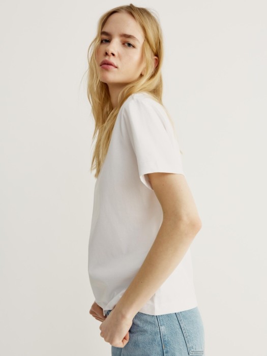 футболка с принтом из коллекции art people с адель левитовой по цене 2599 руб вид справа