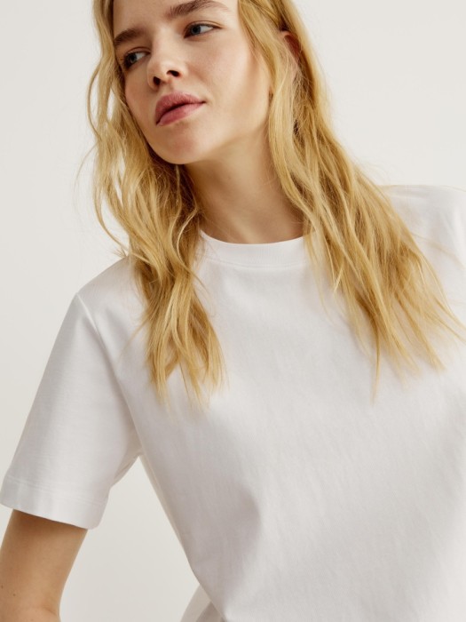 футболка с принтом из коллекции art people с адель левитовой из россии вид сбоку