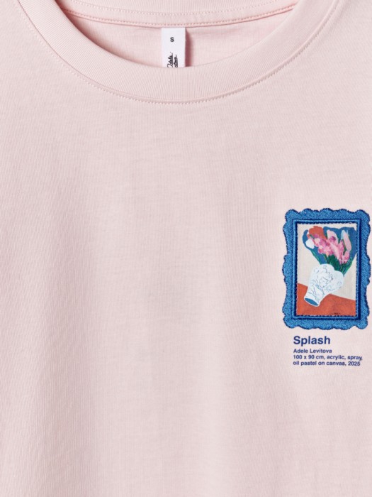 футболка с принтом из коллекции art people с адель левитовой из хлопка спереди