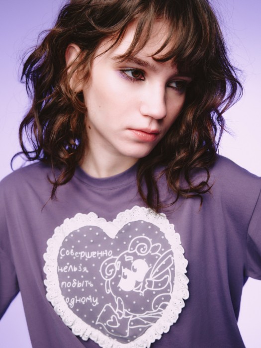 футболка с принтом из коллекции  young x смешарики из россии вид сбоку