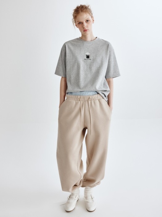 футболка с принтом из линейки  young от бренда sela вид слева