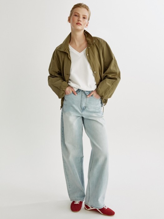 футболка с треугольным вырезом от бренда sela вид слева