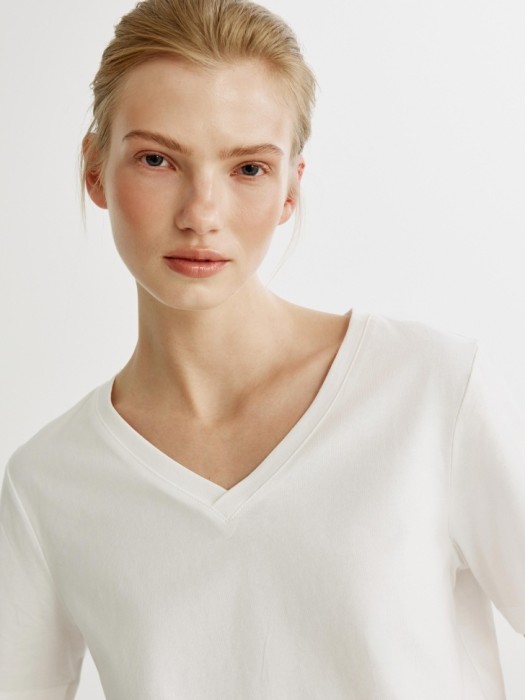 футболка с треугольным вырезом из россии вид сбоку