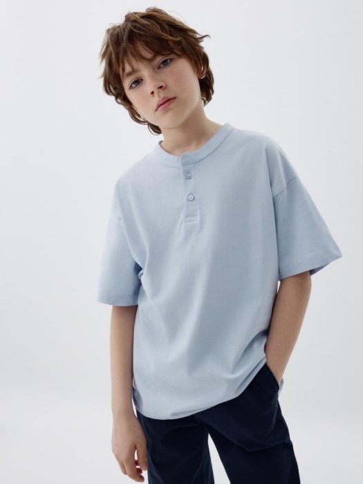 футболка с воротником-стойкой для мальчиков 4680704865158 фотография