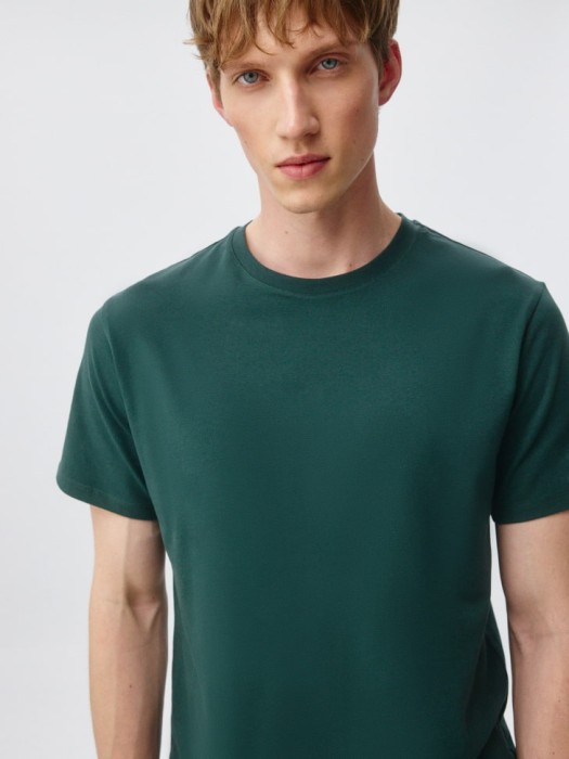 футболка slim fit базовая по цене 799 руб вид справа