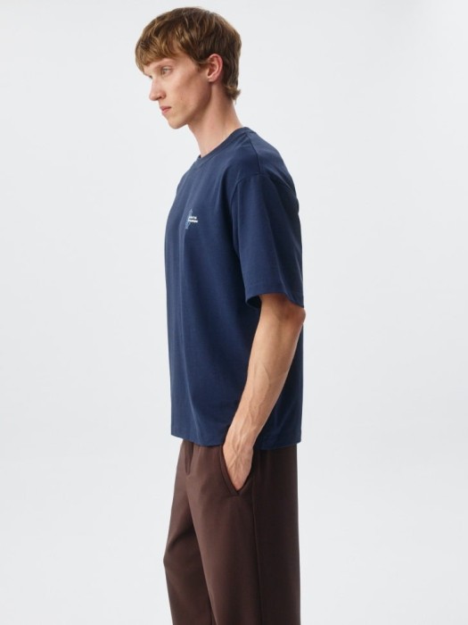 футболка свободного кроя с принтом по цене 999 руб вид справа