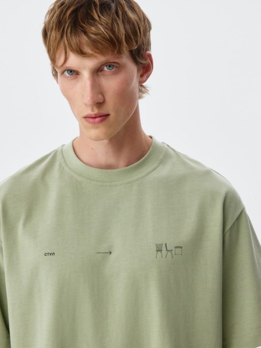 футболка свободного кроя с принтом из россии вид сбоку