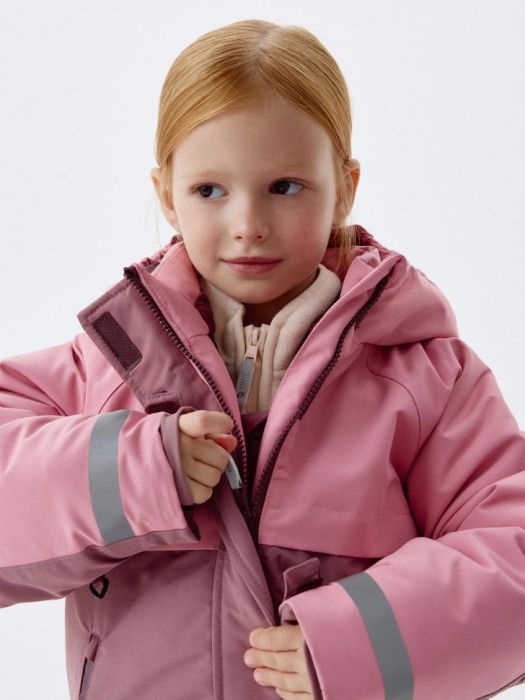 горнолыжная куртка из технологичной мембранной ткани drytex® для девочек от бренда sela вид слева