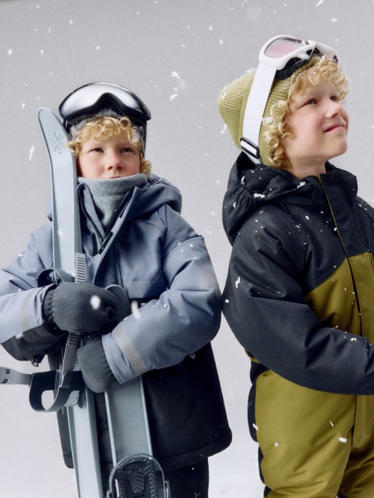 горнолыжная куртка из технологичной мембранной ткани drytex® для мальчиков от бренда sela вид слева