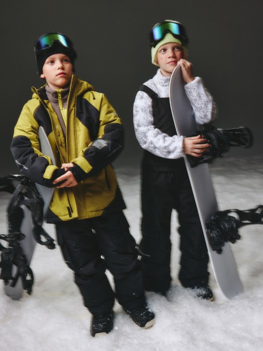 горнолыжная куртка из технологичной мембранной ткани drytex® для мальчиков от бренда sela вид слева