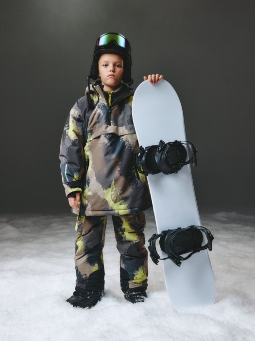 горнолыжная куртка из технологичной мембранной ткани drytex® для мальчиков от бренда sela вид слева