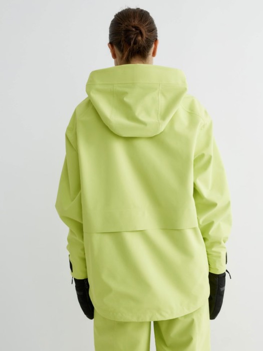 горнолыжная куртка из технологичной мембраны с лямками из россии вид сбоку