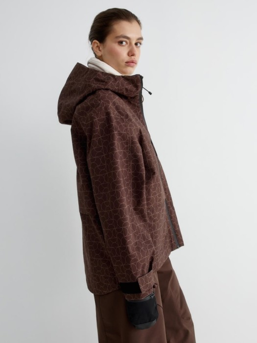 горнолыжная куртка из технологичной мембраны с лямками из китайской крапивы спереди