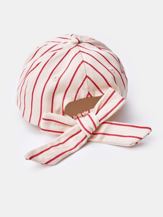 хлопковая бейсболка с вышивкой для девочек от бренда sela вид слева