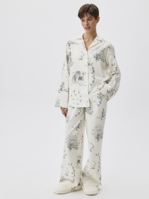 хлопковая пижама с принтом от бренда sela вид слева