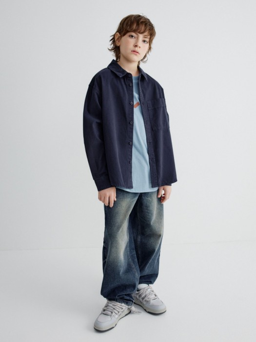 хлопковая рубашка оверсайз для мальчиков от бренда sela вид слева