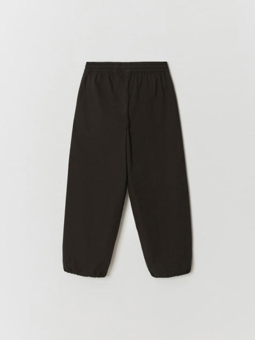 хлопковые брюки-парашюты для мальчиков от бренда sela вид слева