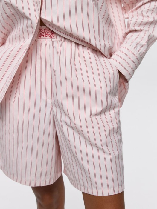 хлопковые шорты с патчем на поясе от бренда sela вид слева