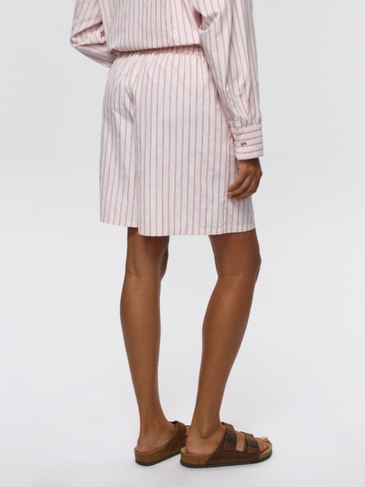 хлопковые шорты с патчем на поясе из россии вид сбоку