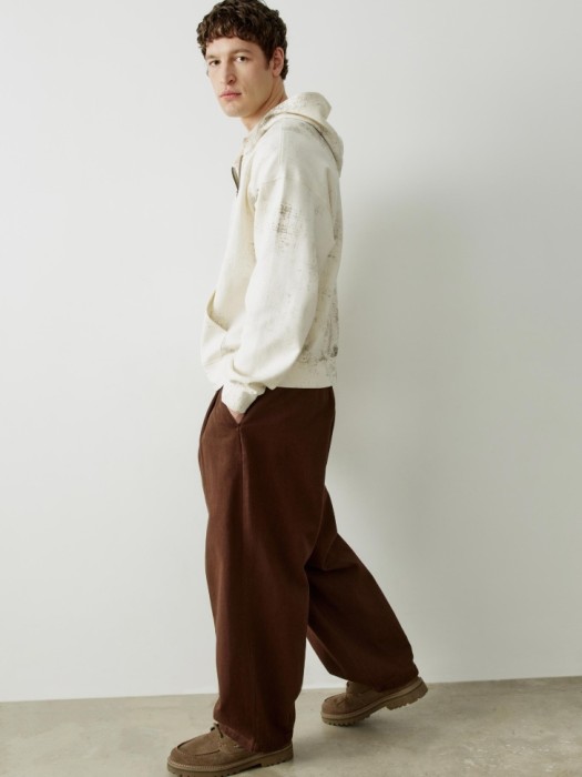 худи оверсайз на молнии с принтом от бренда sela вид слева