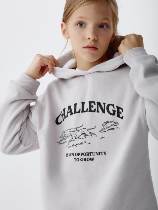 худи оверсайз с принтом для девочек от бренда sela вид слева