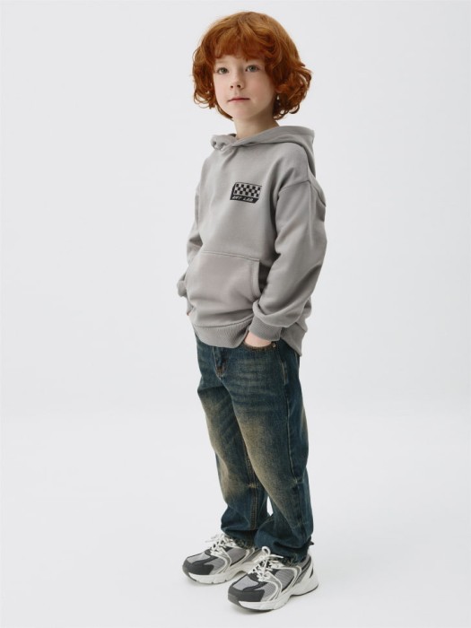 худи оверсайз с принтом для мальчиков от бренда sela вид слева