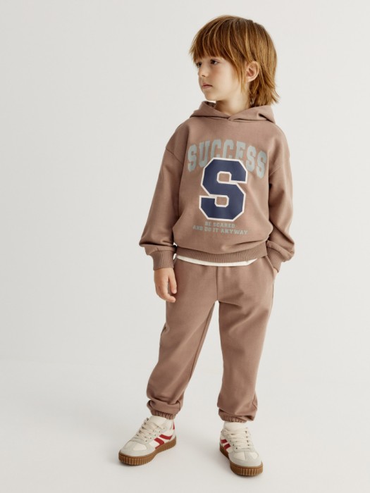 худи оверсайз с принтом для мальчиков от бренда sela вид слева