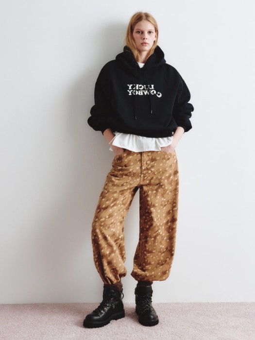 худи оверсайз с принтом из линейки  young из россии вид сбоку