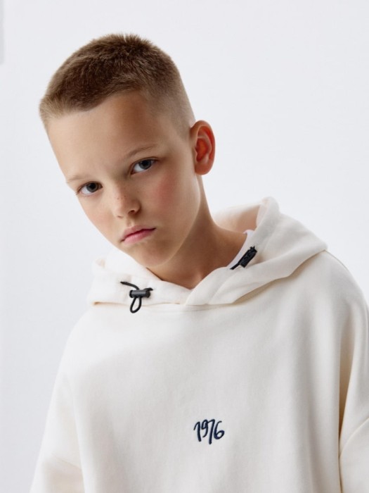 худи оверсайз с вышивкой и принтом детское для детского возраста с изнаночной стороны