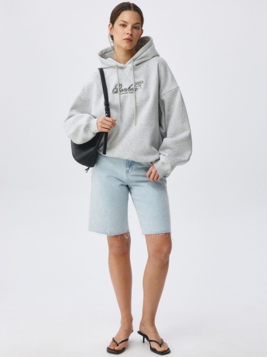 худи оверсайз с вышивкой от бренда sela вид слева