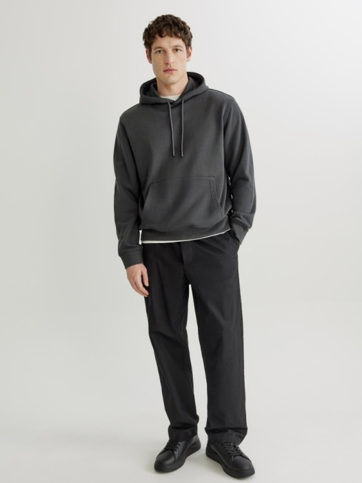 худи прямого кроя из футера от бренда sela вид слева