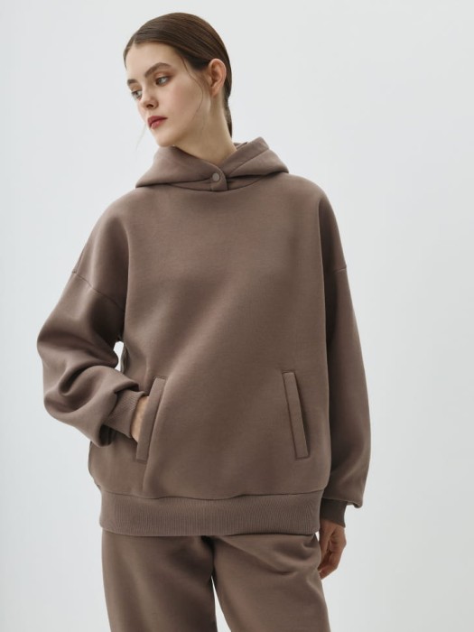 худи с капюшоном на кнопках из россии вид сбоку