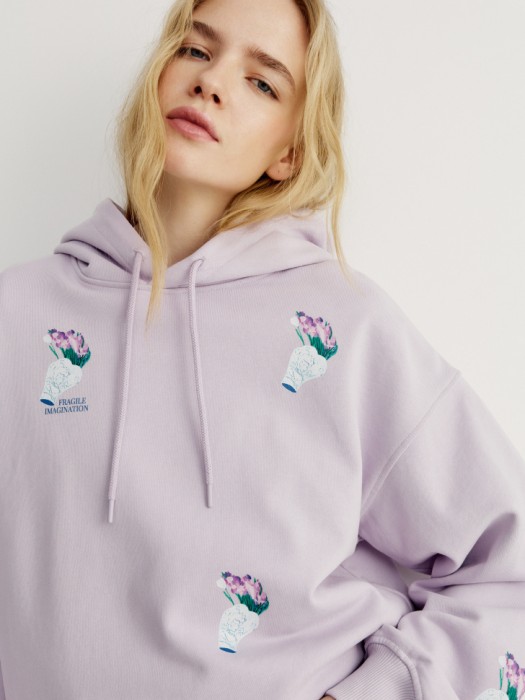 худи с принтом из коллекции art people с адель левитовой из россии вид сбоку