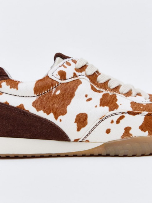 кеды из меха пони и замши универсального стиля с лицевой стороны