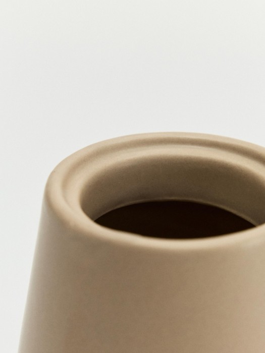 керамическая банка с крышкой для хранения от бренда sela вид слева