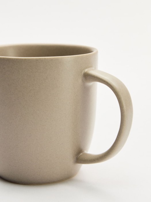 керамическая кружка от бренда sela вид слева