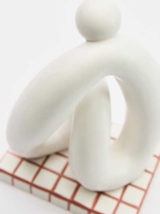 керамическая статуэтка от бренда sela вид слева